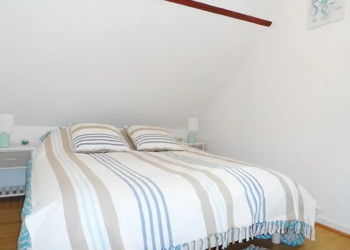 Дом отдыха Maison Cozy Au Coeur De Avec Terrasse, Proche Plage, Pour 4 Pers., Animaux Acceptes - Fr-1-487-328 Кабур