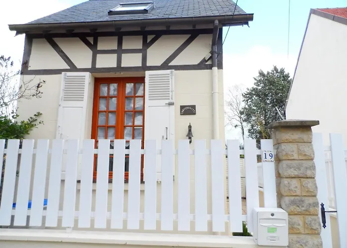 Дом отдыха Maison Cozy Au Coeur De Avec Terrasse, Proche Plage, Pour 4 Pers., Animaux Acceptes - Fr-1-487-328