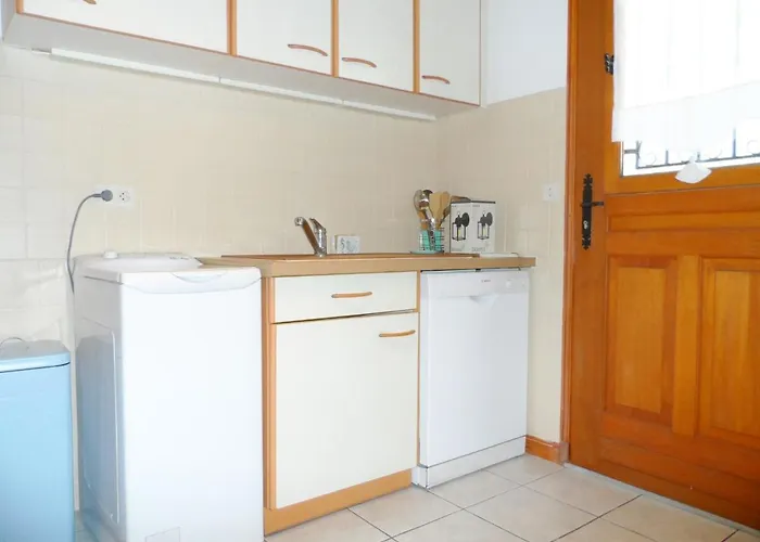 Дом отдыха Maison Cozy Au Coeur De Avec Terrasse, Proche Plage, Pour 4 Pers., Animaux Acceptes - Fr-1-487-328 *