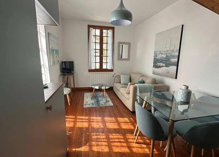 Дом отдыха Maison Cozy Au Coeur De Avec Terrasse, Proche Plage, Pour 4 Pers., Animaux Acceptes - Fr-1-487-328 Кабур